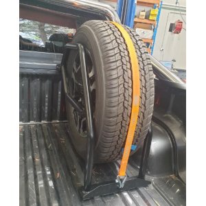 Kravas kastes rezerves riteņa (265/65R17) turētājs ARB 3501100