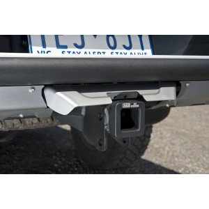 Aizmugurējais aizsargstienis ar piekabes āķi ARB Summit 3646050