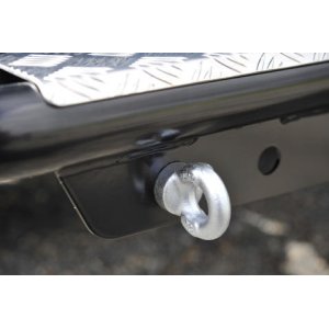 Aizmugurējais aizsargstienis ar kāpsli un piekabes āķi ARB Deluxe 3640110