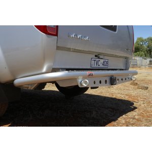 Aizmugurējais aizsargstienis ar kāpsli un piekabes āķi ARB Deluxe 3638030