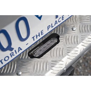 Aizmugurējais aizsargstienis ar kāpsli un piekabes āķi ARB Deluxe 3648110