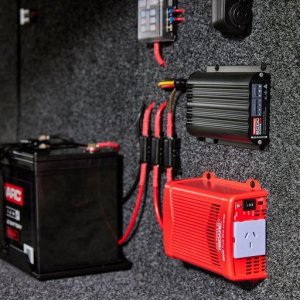 Salona akumulatora DC lādētājs REDARC Core40 BCDCN1240, 12/24V