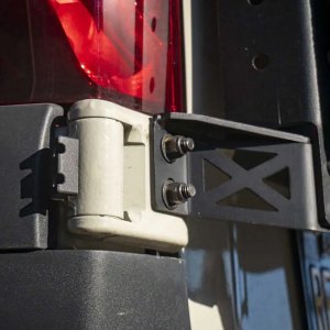 Limited-travel rear door stops Agile Offroad