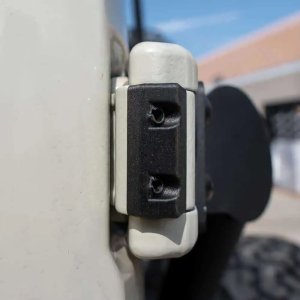Limited-travel rear door stops Agile Offroad