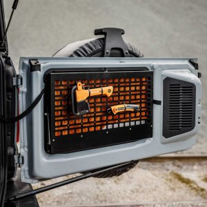 Drop-down tailgate table Bison Gear