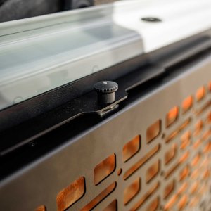 Drop-down tailgate table Bison Gear