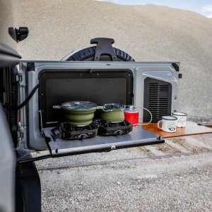Drop-down tailgate table Bison Gear