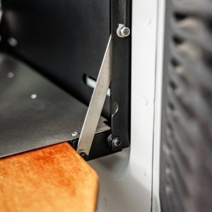 Drop-down tailgate table Bison Gear