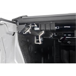 Hard bed cover tri-fold low profile Rough Country 5'8"