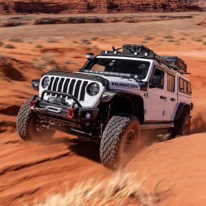 Hood shield protector Husky Liners Aeroskin Lightshield Pro