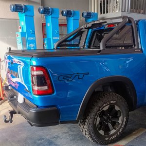 Sport bar 2.0 with power actuated retractable light mount bar Go Rhino