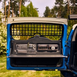 Drop-down tailgate table Bison Gear