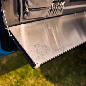 Drop-down tailgate table Bison Gear