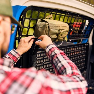 Drop-down tailgate table Bison Gear
