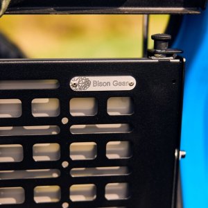 Drop-down tailgate table Bison Gear