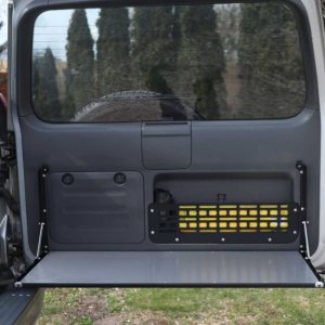 Drop-down tailgate table Bison Gear