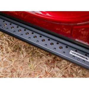 Side steps Go Rhino Dominator Xtreme DSS