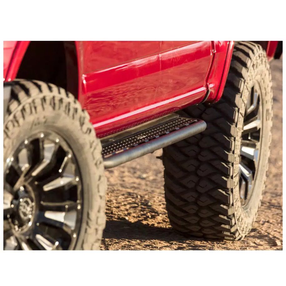Side steps Go Rhino Dominator Xtreme D6
