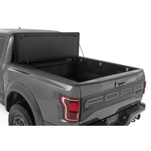 Hard bed cover tri-fold flip up Rough Country 5'7"