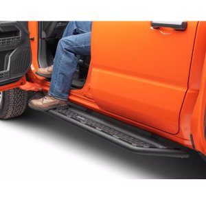 Side steps Go Rhino Dominator Xtreme D6