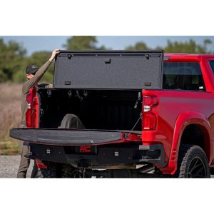 Hard bed cover tri-fold flip up Rough Country 5'8"