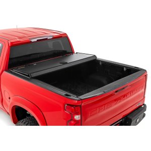 Hard bed cover tri-fold flip up Rough Country 5'8"
