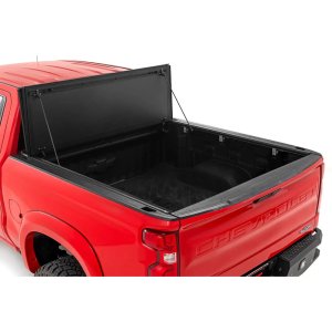 Hard bed cover tri-fold flip up Rough Country 5'8"
