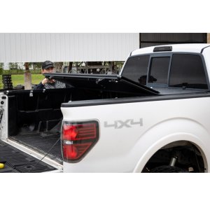 Hard bed cover tri-fold low profile Rough Country 5'7"
