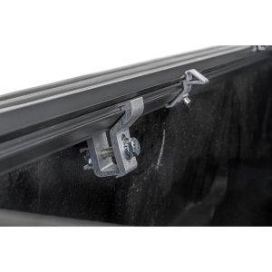 Hard bed cover tri-fold low profile Rough Country 5'7"