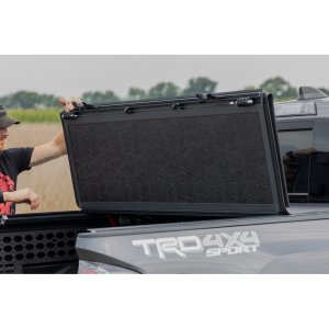 Hard tri-fold bed cover low profile Rough Country 6'